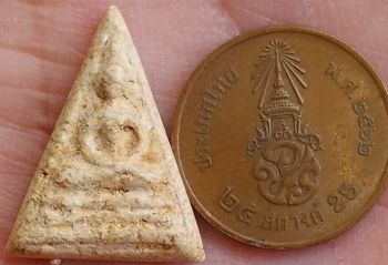 *สมเด็จฯสามเหลี่ยม เนื้อผง หลวงปู่นาค วัดระฆังฯ ปี๒๔๙๕*