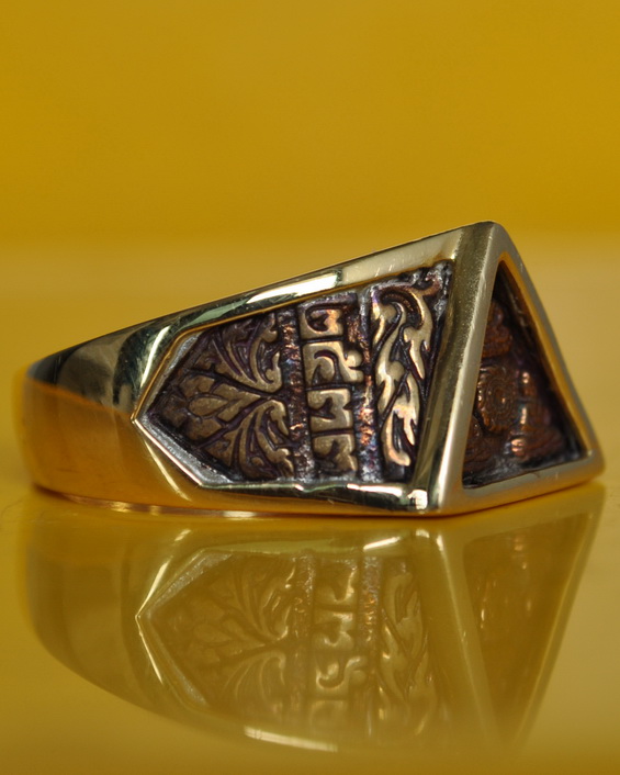 แหวนรัตนจักรรุ่นแรกเลี่ยมทอง หลวงปู่ชื้น วัดญาณเสน