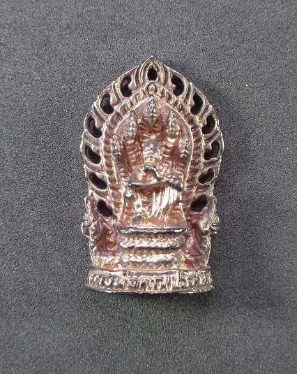 หลวงพ่อคูณ ปริสุโธ วัดบ้านไร่ อ.ด่านขุนทด เนื้อเงินแท้ พิมพ์ปรกลายฉลุเอกลักษณ์ รุ่นคูณพันล้านเสาร์ 5