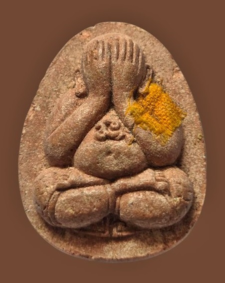 พระปิดตามหาลาภสารพัดดี หลวงพ่อคูณปริสุทโธ เนื้อกระเบื้องโบสถ์หลังฝังปรกสร้างน้อย ออกวัดบ้านคลอง ปี25