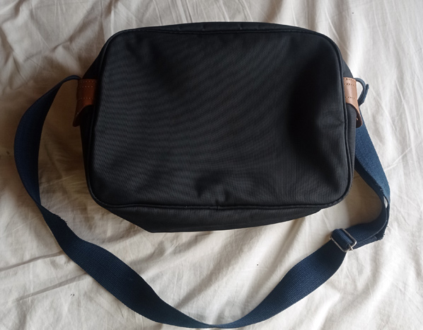 Rare items ตัวหายาก กระเป๋าสะพาย SISLEY ของแท้ ใช้ได้ทั้งชายหญิง ทรงสวยดูดีมาก