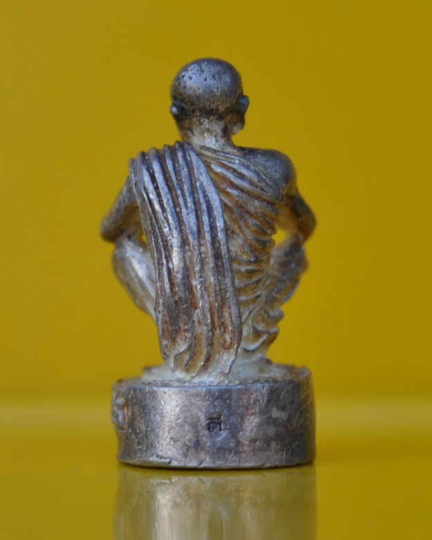 รูปหล่อเนื้อเงิน รุ่น อำนวยพร หลวงพ่อคูณ ปริสุทโธ