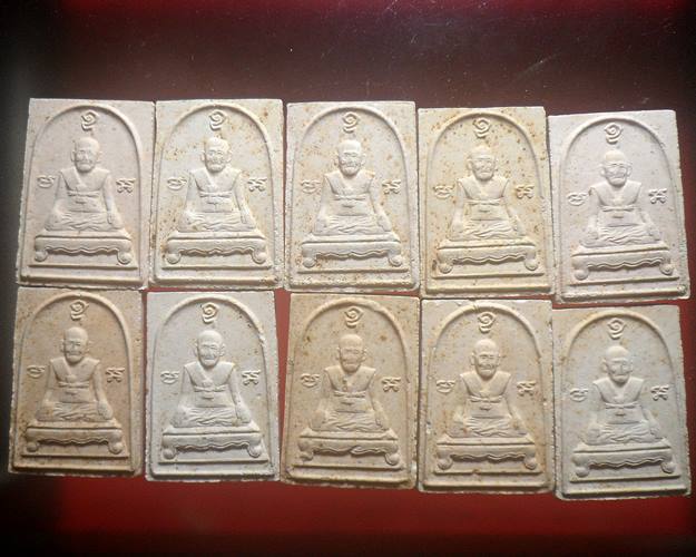 ผงหลวงปู่บุดดาวัดกลางชูศรีเจริญสุข สิงห์บุรีพระที่หลวงปู่ดู่ วัดสะแกยังยกย่องท่านว่าเป็นพระอรหันต์12