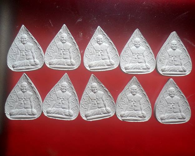 ผงหลวงปู่บุดดาวัดกลางชูศรีเจริญสุข สิงห์บุรีพระที่หลวงปู่ดู่ วัดสะแกยังยกย่องท่านว่าเป็นพระอรหันต์14