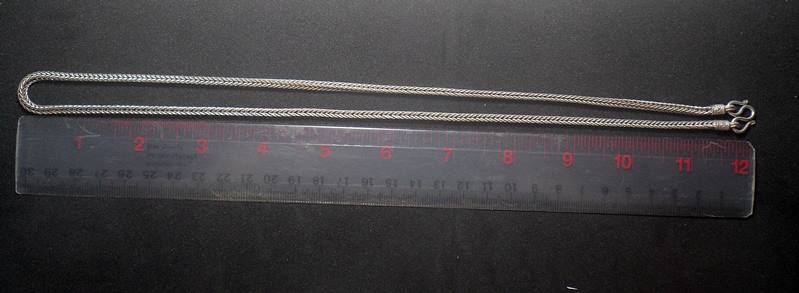 สร้อยคอแสตนเลสงานเก่า ตราลูกศร ยาวตลอดเส้น 26 นิ้ว คล้องพระ 7 องค์