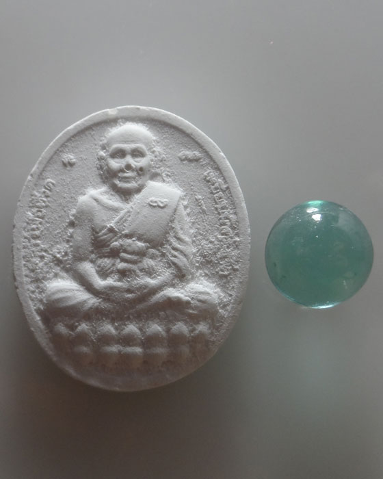 พระผงจักรพรรดิ์ (พิมพ์หลวงปู่ทวด) + ลูกแก้ว หลวงตาม้า วัดถ้ำเมืองนะ จ.เชียงใหม่