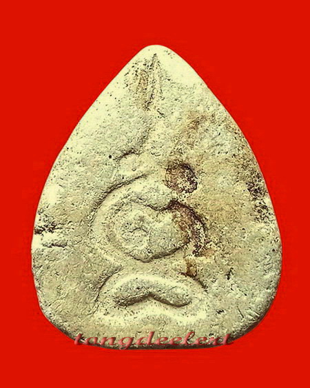 พระนางพญากลีบบัวเนื้อผงพุทธคุณ หลวงปู่เหรียญ วัดหนองบัว จ.กาญจนบุรี ปี 2497 พิมพ์นิยมค่ะ