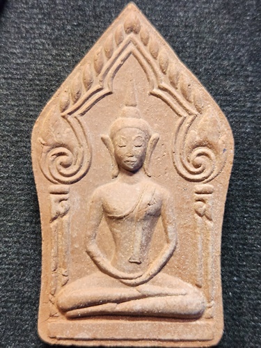 วัดโพธิ์ศรีเจริญ จ.สุพรรณบุรี พระขุนแผนทรงพลใหญ่ หลวงพ่อน่วม หลังปลากัด   2550 เนื้อดินเผา