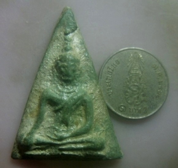 **เบาๆ**พระพิมพ์นางพญา เนื้อผงผสมว่าน เก่า ไม่ทราบที่ เนื้อจัดๆ**สวยๆ เชิญชมครับ