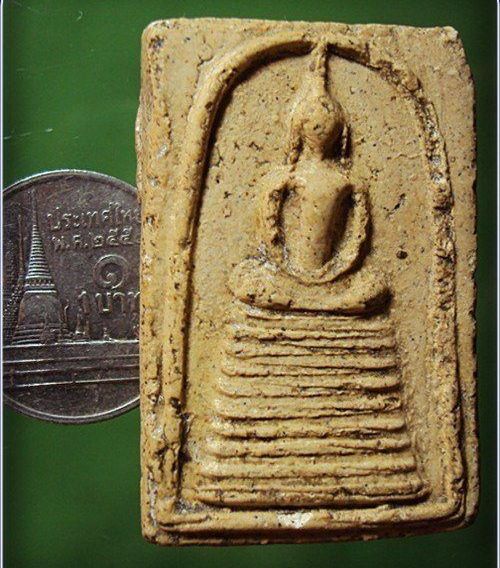 **เบา​ๆ​**พระสมเด็จหูบายศรี พิมพ์ฐาน 9 ชั้น เนื้อผง เก่าๆ เนื้อจัด ไม่ทราบที่**สวยๆ เชิญชมครับ 