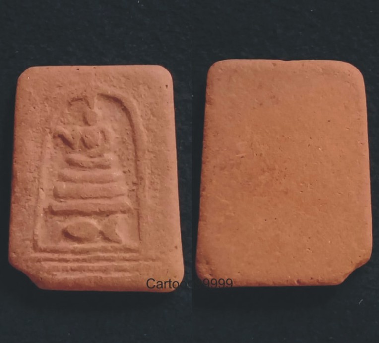 พระพุทธทรงปลา เนื้อดินผสมผง ยุคต้น หลวงพ่อสงวน วัดไผ่พันมือ สุพรรณบุรีครับ พิมพ์-เนื้อนี้หายากครับ