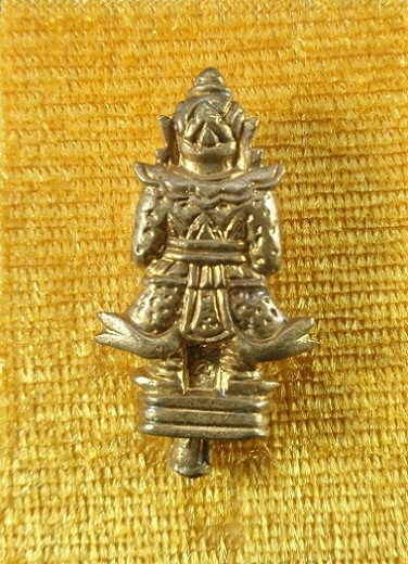 รูปหล่อโบราณลอยองค์ท้าวเวสสุวรรณฯ หลวงปู่แสน วัดบ้านหนองจิก จ.ศรีสะเกษ เนื้อทองทิพย์ สวยครับ