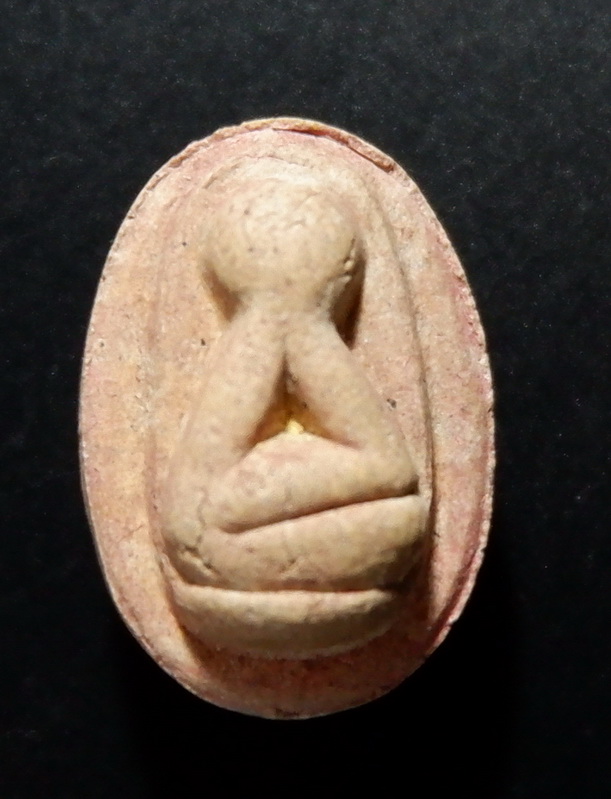 พระปิดตาเม็ดบัว เนื้อผงเกสร หลวงพ่อยิด วัดหนองจอก จ.ประจวบคีรีขันธ์ สวยครับ