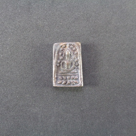 พระสมเด็จระฆังหลังฆ้อน 100 ปี วัดระฆัง จ.กรุงเทพฯ ปี 2562 เนื้อนวะโลหะ พร้อมกล่องเดิมจากวัด สวยครับ