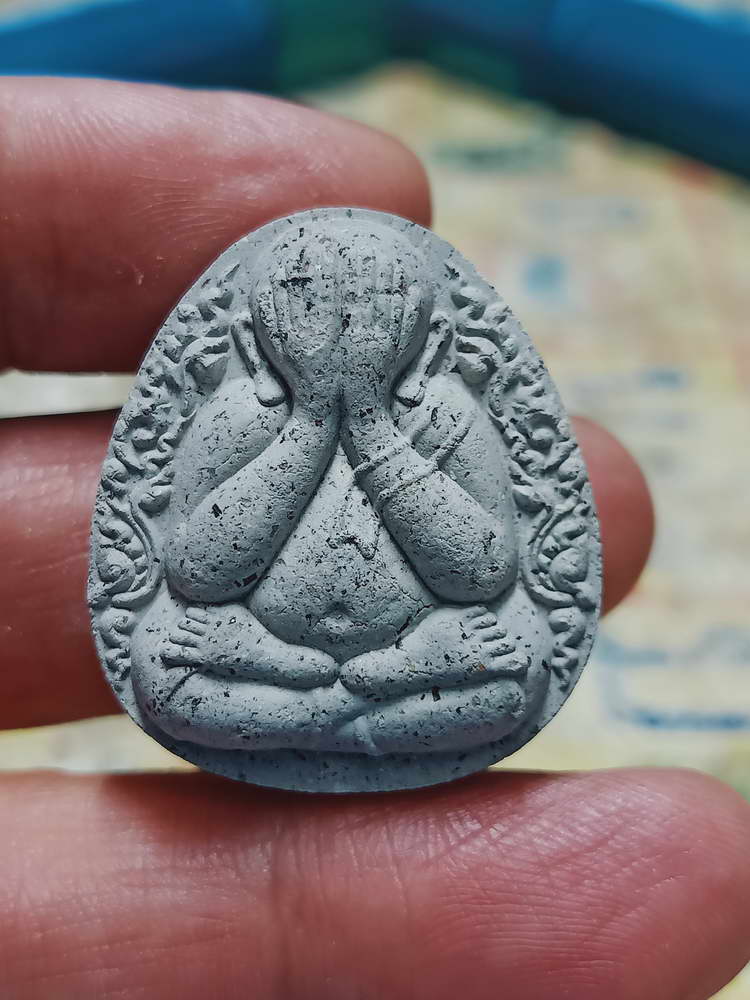 4-407 พระปิดตาจัมโบ้กนกข้าง รวยหมื่นล้าน หลวงปู่หมุน วัดบ้านจาน จ.ศรีสะเกษ 2565 หมายเลข 26 กล่องเดิม