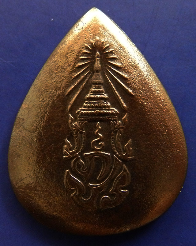 26.พระพุทธสิงหธรรมมงคล หลังภปร. เนื้อนวโลหะ พิธีใหญ่ วัดบวรฯ-วัดพระแก้ว พ.ศ. 2547 กล่องเดิม