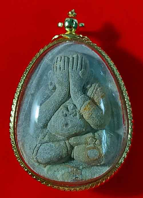 พระปิดตาสารพัดดีหลวงพ่อคูณ เนื้อผงธูป แช่น้ำมนต์+ฝังตะกรุด+จีวรหลวงปู่ทิม ออกวัดบ้านคลอง ปี2538