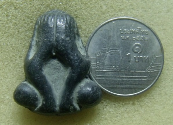 **เบาๆ**พระปิดตามหาอุตม์ เนื้อชินตะกั่ว เก่าๆ ไม่ทราบที่**เนื้อจัด สวยๆ เชิญชมครับ