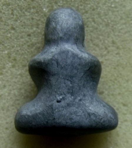 **เบาๆ**พระปิดตามหาลาภ หล่อเก่า เนื้อแร่ผสม ไม่ทราบที่**สวยๆ เชิญชมครับ