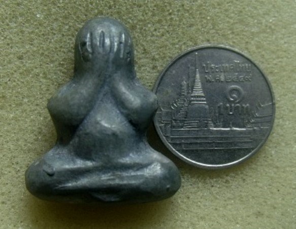 **เบาๆ**พระปิดตามหาลาภ หล่อเก่า เนื้อแร่ผสม ไม่ทราบที่**สวยๆ เชิญชมครับ