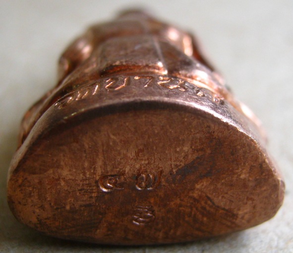 รูปเหมือนปั้มหลวงพ่อคูณ วัดบ้านไร่ ปี2557 รุ่นปั้มเทพเจริญพร เนื้อทองแดง หมายเลข47พร้อมกล่องเดิม