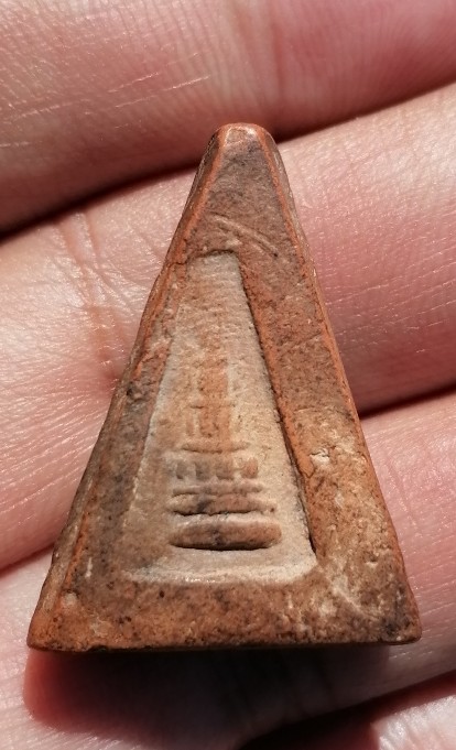 พระผงสุพรรณ รุ่นจงอางศึก วัดพระศรีรัตนมหาธาตุ จ.สุพรรณบุรี ปี 2510-2511 เคาะเดียว