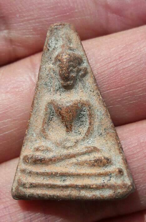 พระผงสุพรรณ รุ่นจงอางศึก วัดพระศรีรัตนมหาธาตุ จ.สุพรรณบุรี ปี 2510-2511 เคาะเดียว