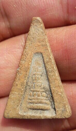 พระผงสุพรรณ รุ่นจงอางศึก วัดพระศรีรัตนมหาธาตุ จ.สุพรรณบุรี ปี 2510-2511 เคาะเดียว