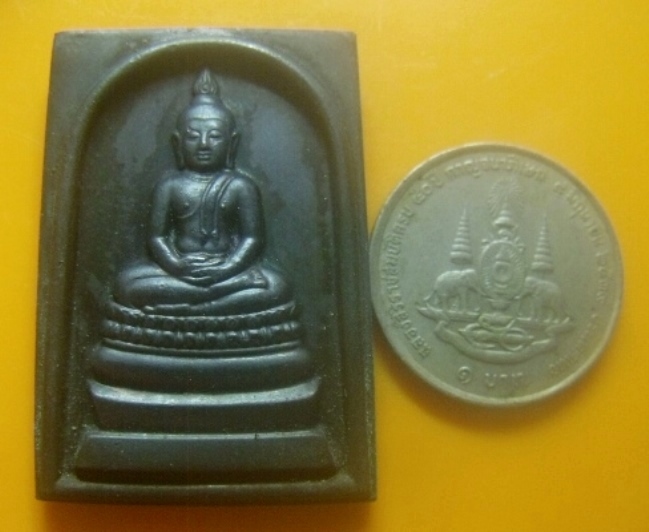 **เบาๆ**สมเด็จพระพุทธนวมมหาราชายุจฉับปริวัตนมงคล ๖ รอบ ๗๒ พรรษา ปี ๒๕๔๒**หลังตรา ภปร. สวยๆ