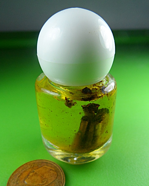 น้ำมันมนต์มหาละลวยใหญ่หลวงปู่สิงห์ วัดบ้านขี้เหล็ก ศรีสะเกษ .B856..