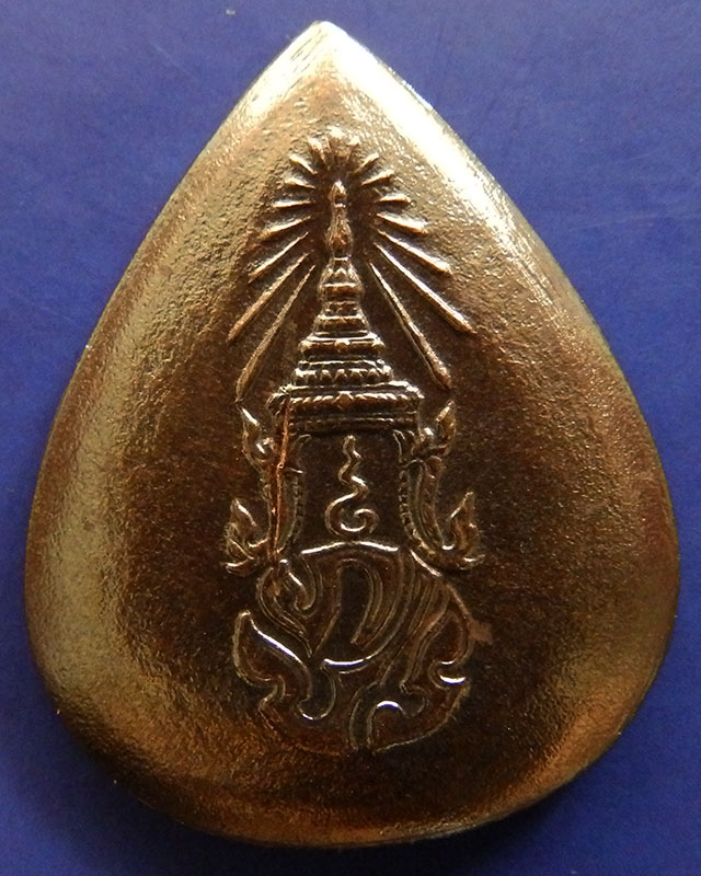 19.พระพุทธสิงหธรรมมงคล หลังภปร. เนื้อนวโลหะ พิธีใหญ่ วัดบวรฯ-วัดพระแก้ว พ.ศ. 2547 กล่องเดิม