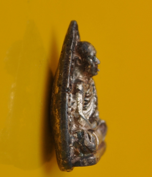 รูปเหมือนใบโพธิ์เนื้อเงิน หลวงปู่หลวง วัดคีรีสุบรรพต 