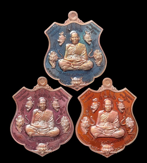 เคาะแรกแดง..พยัคฆ์เจ้าพระยา ๒๕๖๓..ทองแดงมันปูลงยา ๓ เหรียญ..ล.พ.พัฒน์ วัดห้วยด้วน จ.นครสวรรค์ 