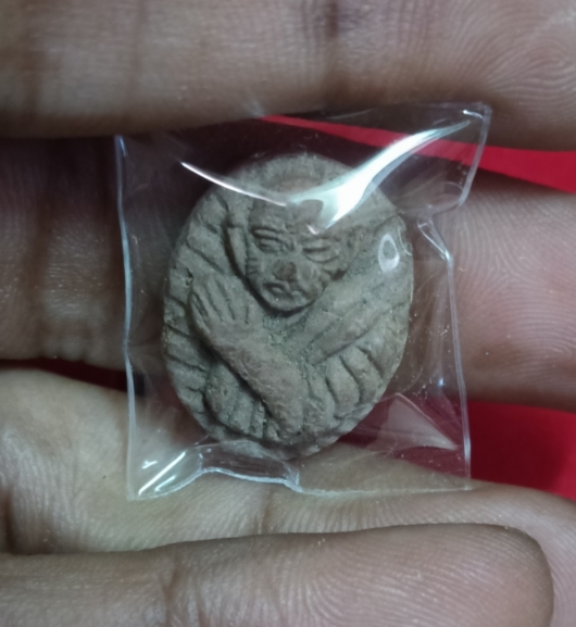 พระผงไหว้ข้างรุ่นแรก พ่อท่านอิ่ม วัดทุ่งนาใหม่