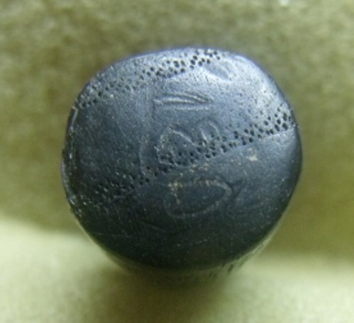 **เบา​ๆ​**พระปิดตา เนื้อไม้แกะ มีจารยันต์ใต้ฐาน เก่าๆ เนื้อจัด ไม่ทราบที่**สวยๆ เชิญชมครับ