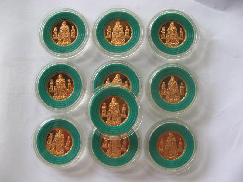$ เหรียญรุ่นฉลองเปิดศาลกะแดะ สุราษฎร์ธานี ปี ๒๕๓๙ ( แบบที่ ๑ เคาะเดียว ๑๐ เหรียญครับ )