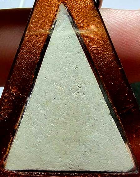 *พิมพ์พระประธานสามเหลี่ยม เนื้อผง พระครูมูล วัดสุทัศน์ฯ ปี๒๔๙๕*