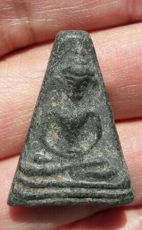 พระผงสุพรรณจงอางศึก อู่ทองจงอางศึก(มุ่ย ถิร โพธิ์ โต๊ะ เงิน และคณาจารย์เกือบ 60 รูป) เคาะเดียว(28)