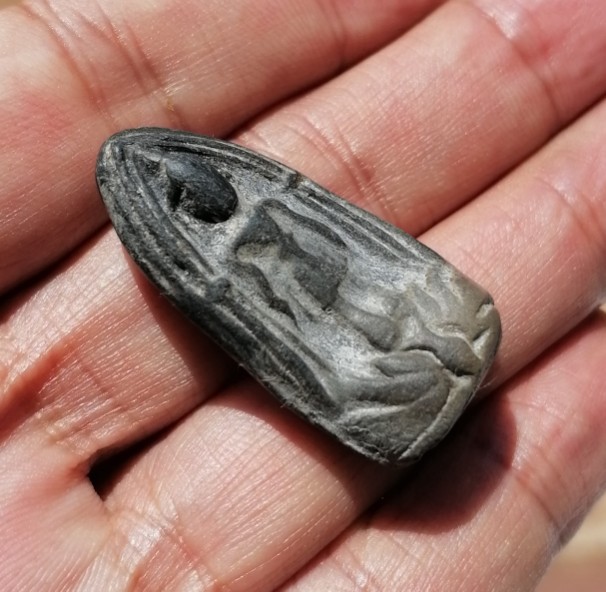 พระร่วงยืน(ปางเปิดโลก) หลวงพ่อกวย วัดโฆสิตาราม จ.ชัยนาท เนื้อผงใบลานผสมผงจินดามณี ยุคต้น เคาะเดียว