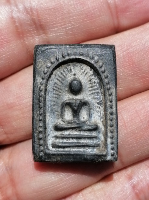 พระสมเด็จพิมพ์รัศมี ไข่ปลาข้างเม็ด หลังปลาดุก หลวงพ่อกวย วัดโฆสิตาราม ออกวัดหนองอีดุก เคาะเดียว