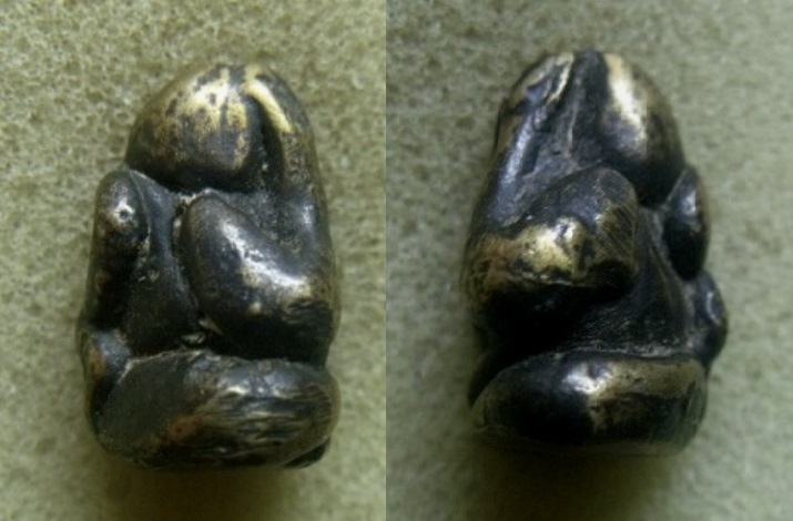 **เบาๆ**พระปิดตามหาลาภ หลังยันต์ เนื้อทองผสม เก่าๆ ไม่ทราบที่**เนื้อจัด สวยๆ เชิญชมครับ