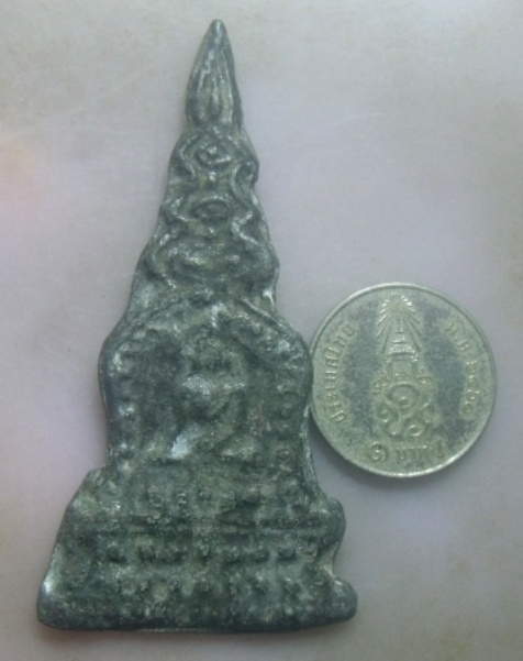 **เบาๆ**พระร่วงนั่งซุ้มปราสาท เนื้อชินตะกั่ว เก่าๆ ไม่ทราบที่**เนื้อจัด สวยๆ เชิญชมครับ 