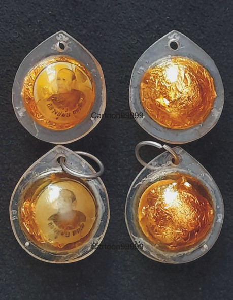 แพ็คคู่ ๒ องค์ครับ ลูกอมล็อกเก็ตหลวงปู่มั่น ทัตโต วัดโนนเจริญ อุบลราชธานีครับ ยุคแรก หายากครับ