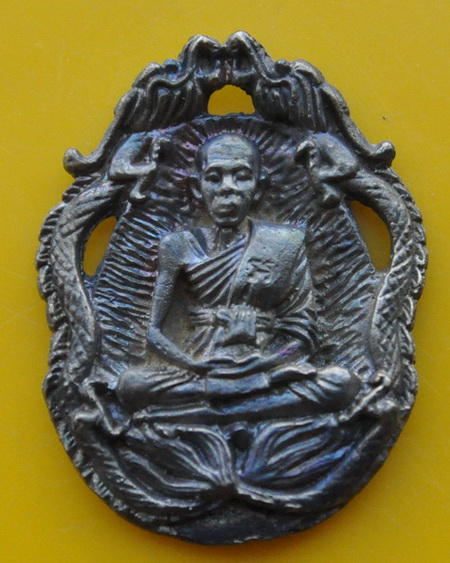 หลวงพ่อคูณนั่งซุ้มมังกร เนื้อนวะโลหะ 