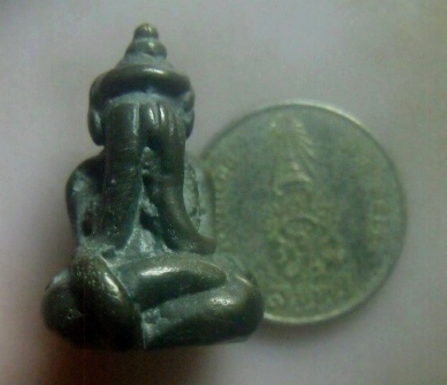 **เบาๆ**พระปิดตามหาอุตม์ พิมพ์เศียรแหลม หลังยันต์ เนื้อสำริด เก่าๆ ไม่ทราบที่**เนื้อจัด สวยๆ