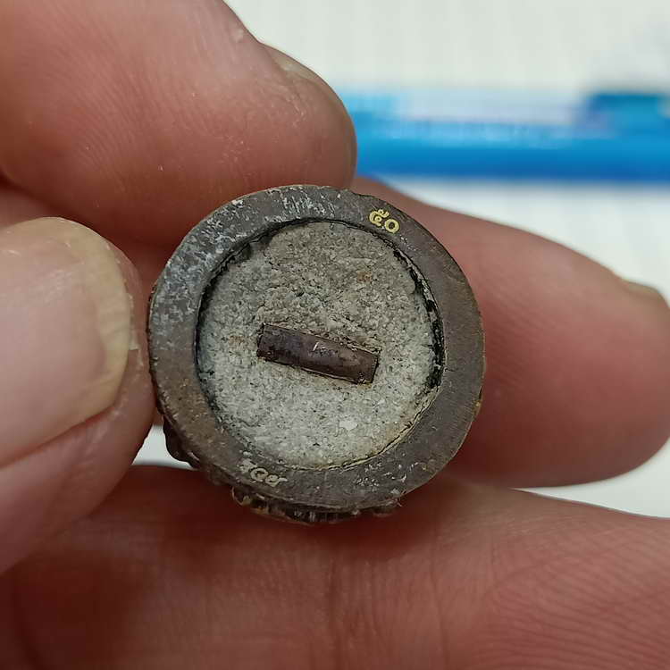 รูปหล่อฐานปูปลา รุ่นบารมี 88 หลวงพ่อรวย วัดมาบตาพุด จ.ระยอง องค์รมดำ ฐานซาติน ตะกรุด 1 ดอก