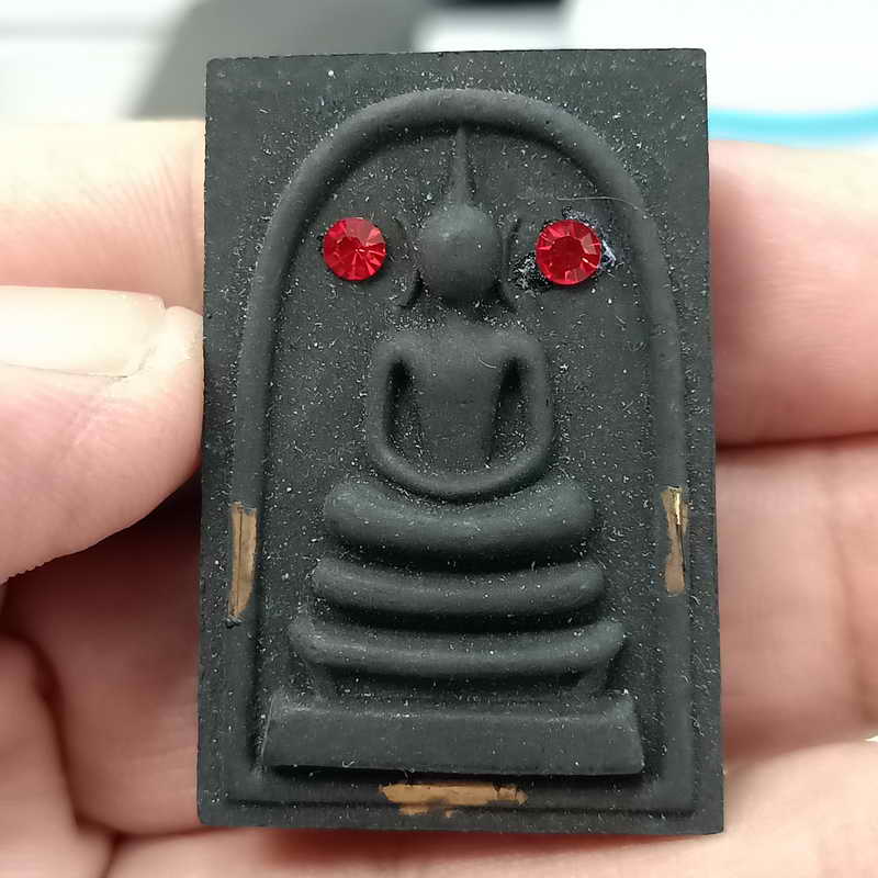 งานพลอย+ตะกรุด พระสมเด็จ หลวงปู่อุทัย สัญญโต วัดสระสองตอน จ.ลพบุรี ปี 2566 เนื้อผงสีดำ