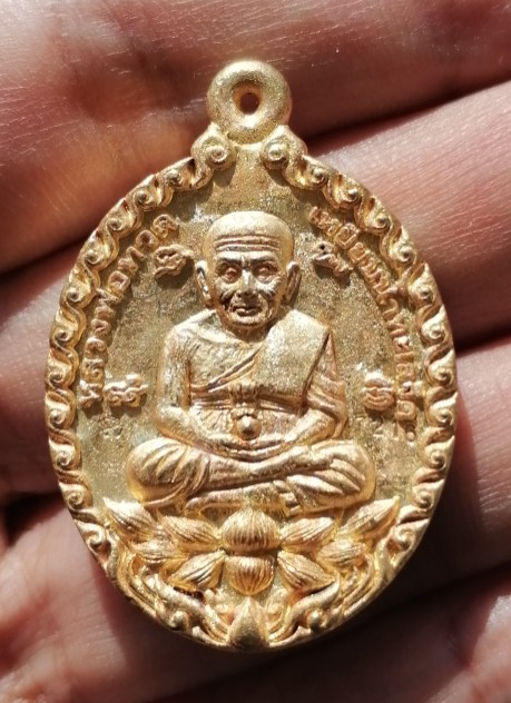 เหรียญหล่อหลวงปู่ทวด พ่อท่านคล้าย เปิดโลกเปิดบารมี รุ่นแรก วัดสวนขัน ผี 2567 เคาะเดียว(2)