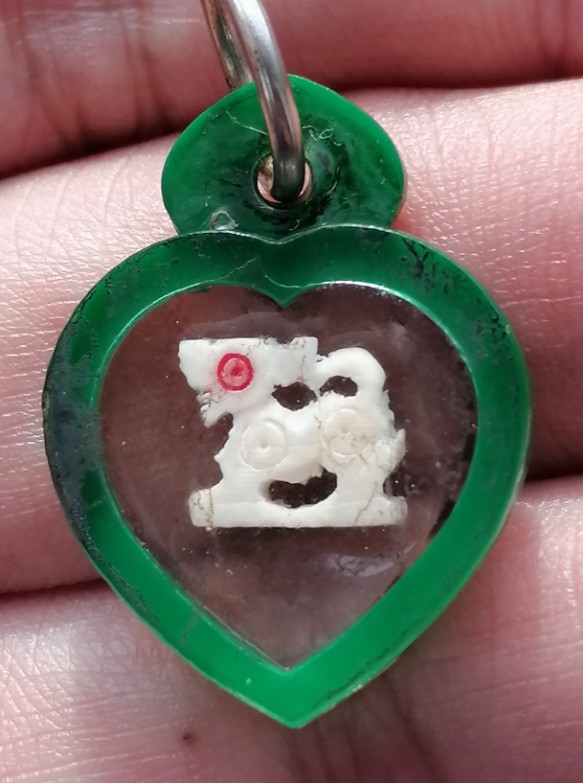 สิงห์งาแกะหลวงพ่อกวย วัดโฆสิตาราม จ.ชัยนาท งานผูกพัทธสีมา เลี่ยมเดิมจากวัด ปี 2521 เคาะเดียว