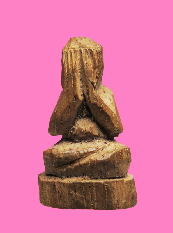 พระปิดตา ไม้แกะ ครับ